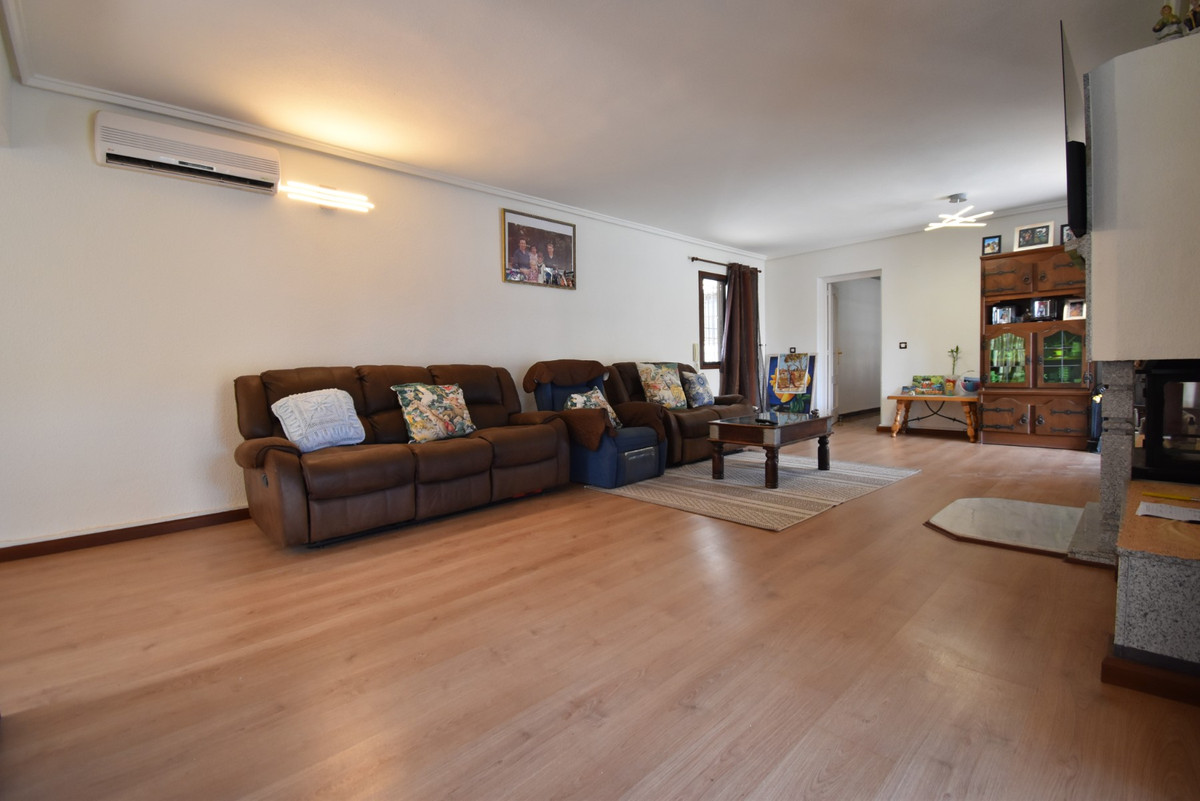 Villa in Villamartin - Image 4