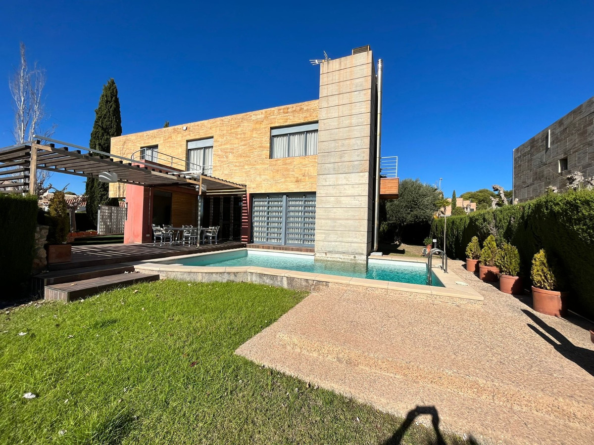 Villa in Dehesa de Campoamor - view 1