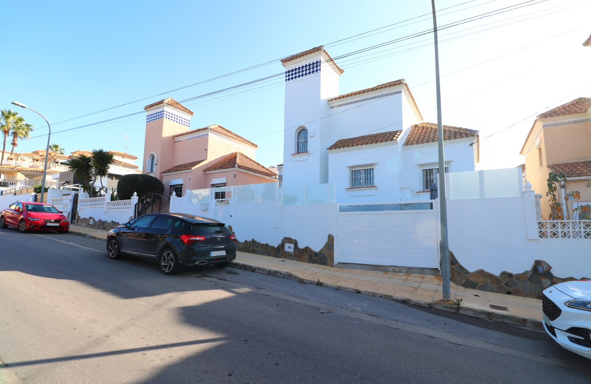 Villa in Villamartin - Image 4