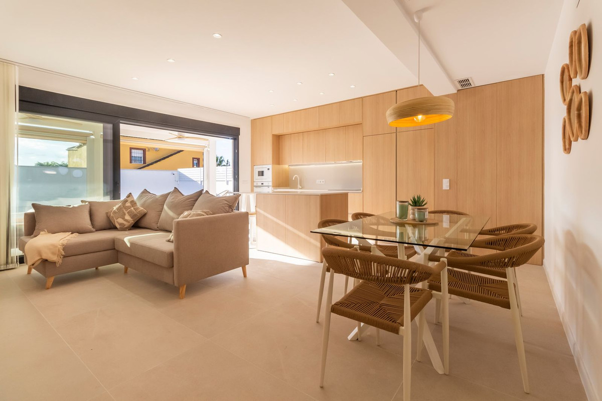 Villa in El Chaparral - Image 4