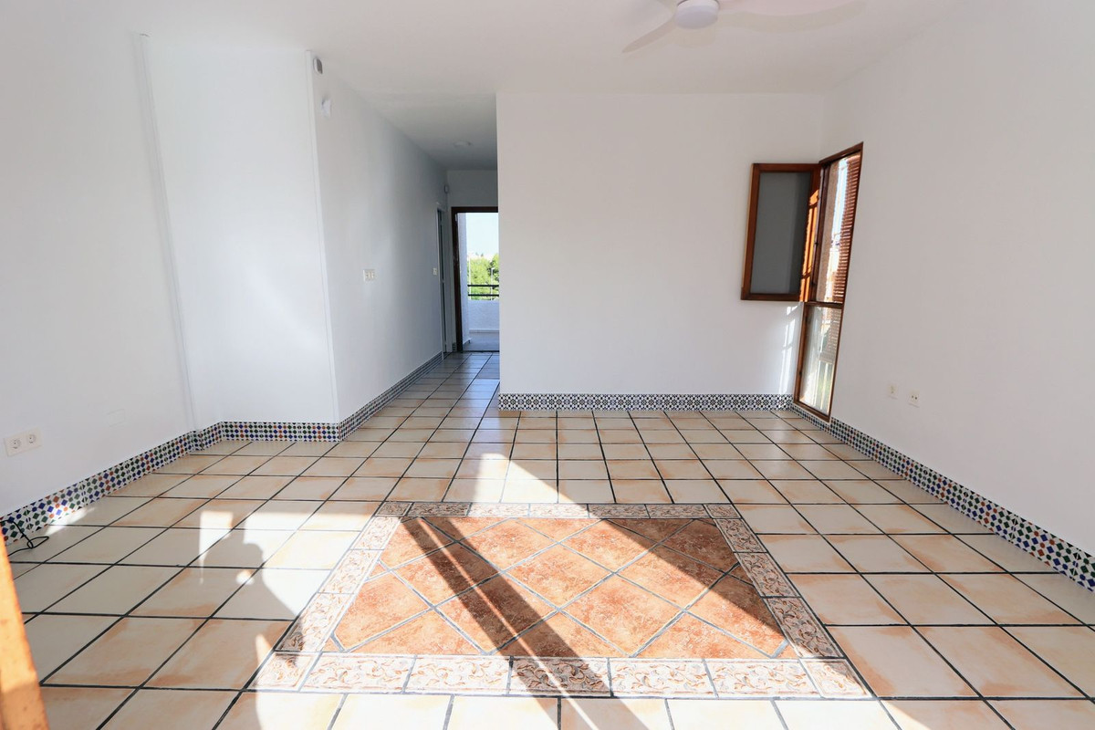 Apartment in Villamartin - Image 3