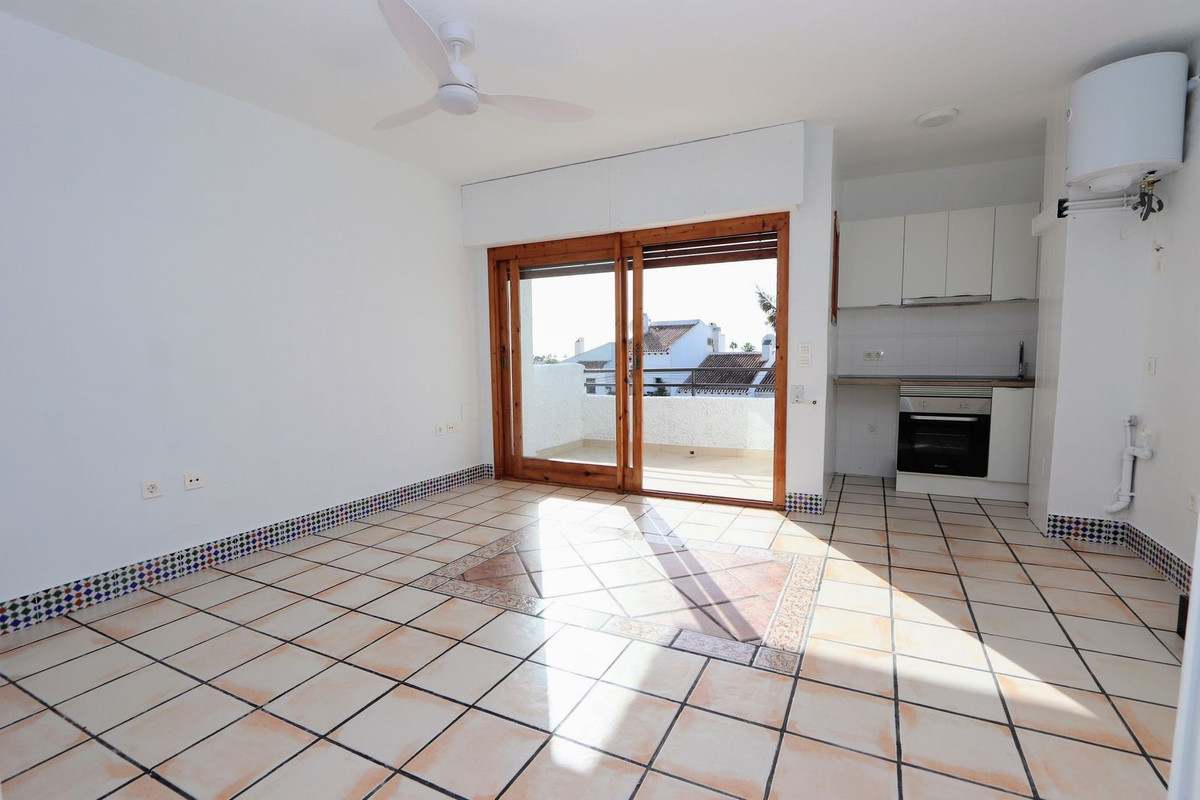 Apartment in Villamartin - Image 4