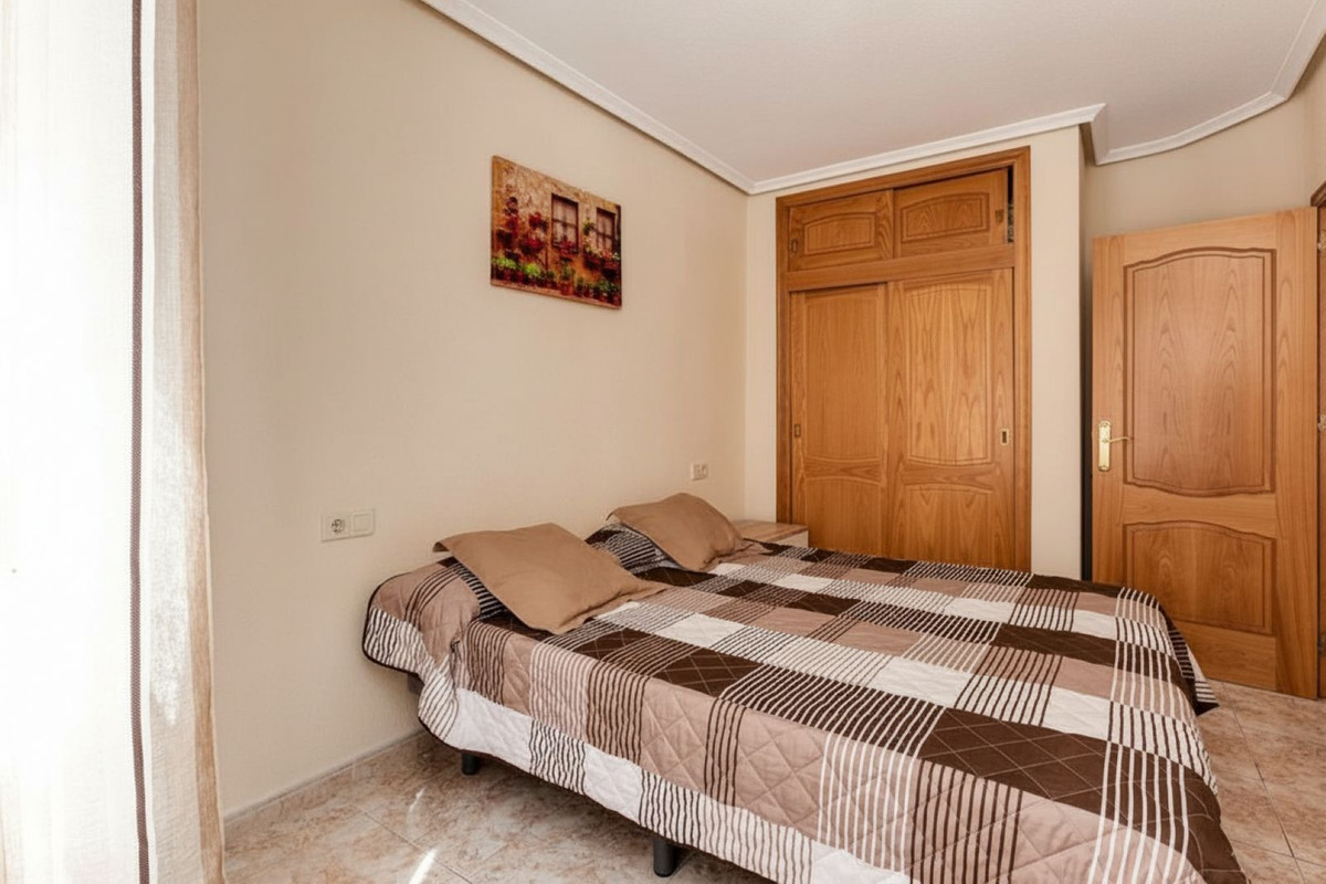 Apartment in Torrevieja - Image 2