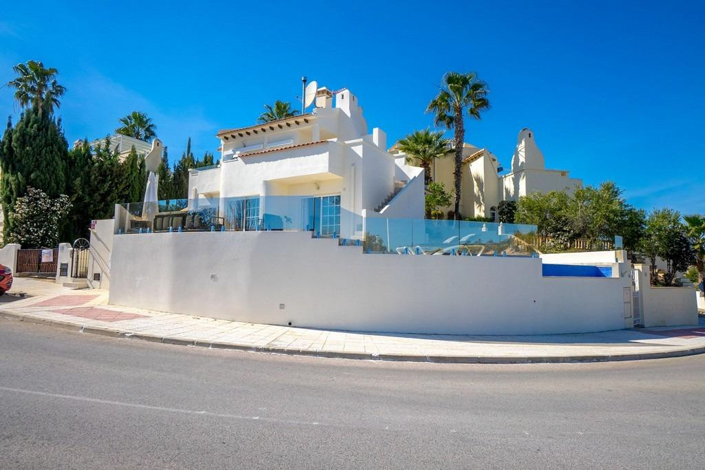 Villa in Dehesa de Campoamor - view 1