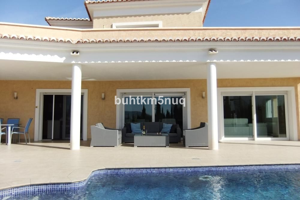 Villa in Calp - Image 2