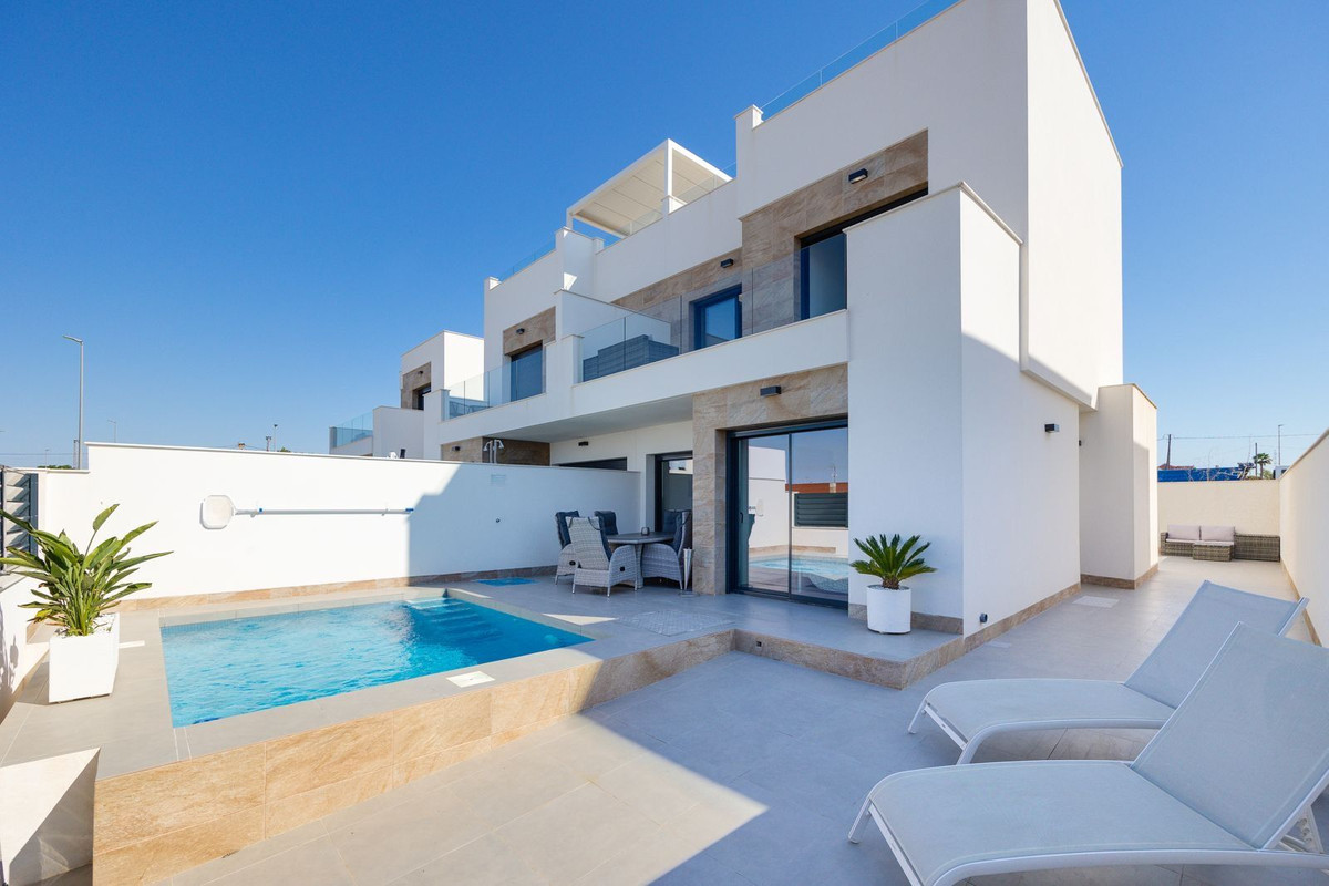 Villa in Los Montesinos - view 1