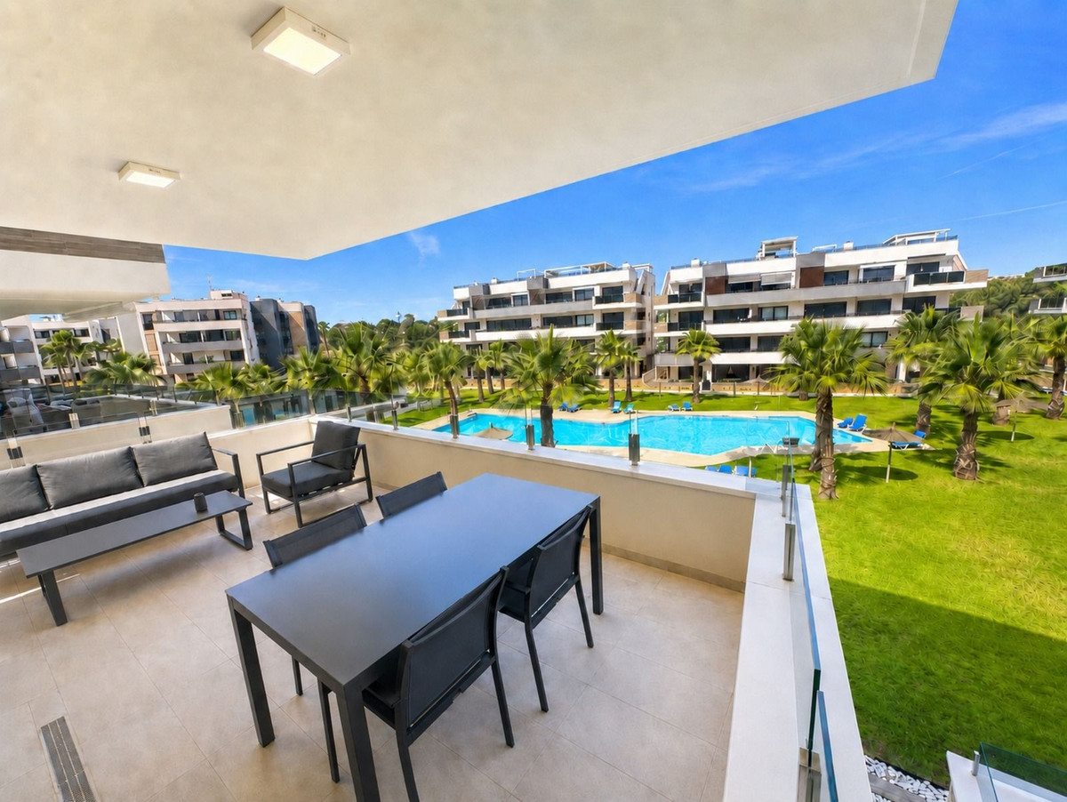 Apartment in Residencia los Altos - view 1