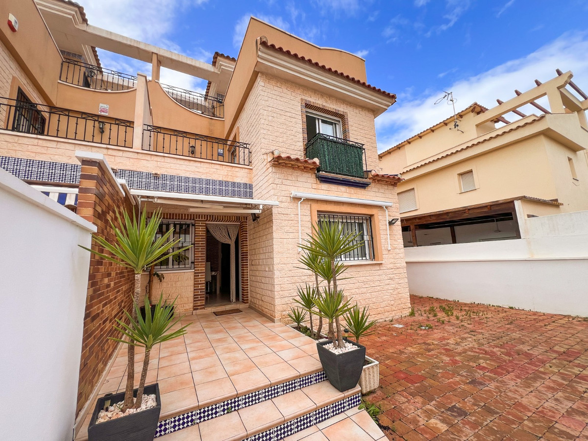 Villa in Los Tarragas - view 1