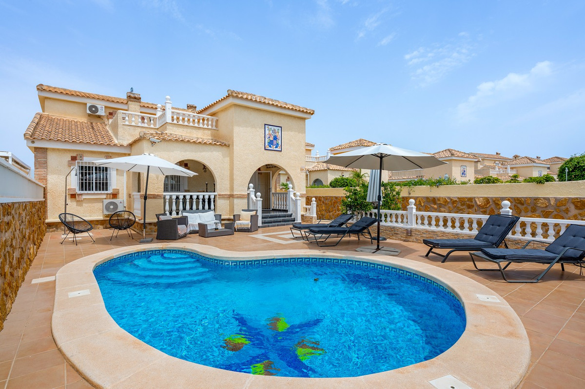 Villa in Santa Pola - view 1