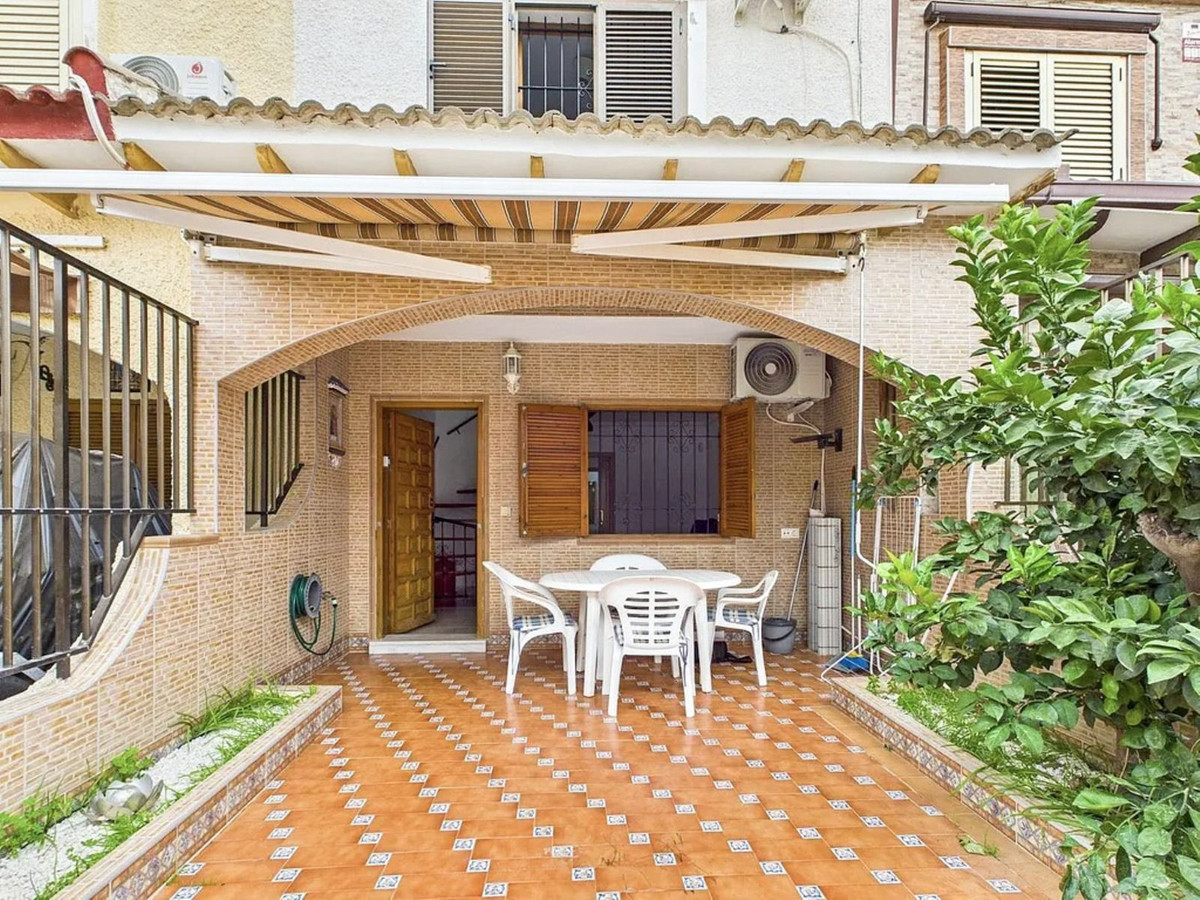 House in Los Alcazares - view 1