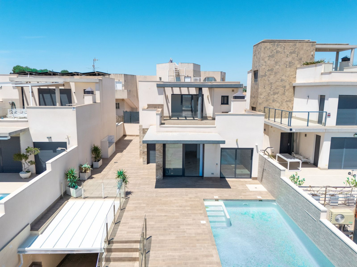 Villa in San Miguel de Salinas - view 1