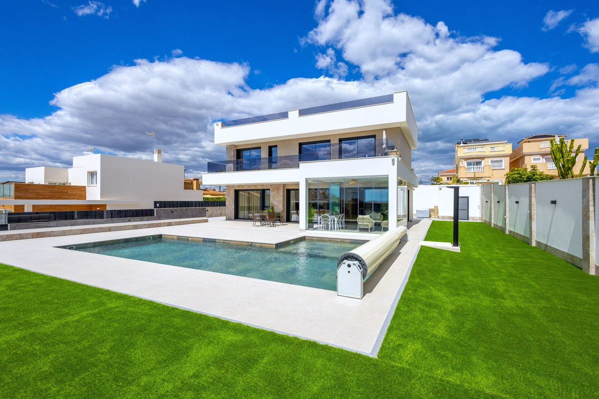 Villa in Torrevieja - view 1