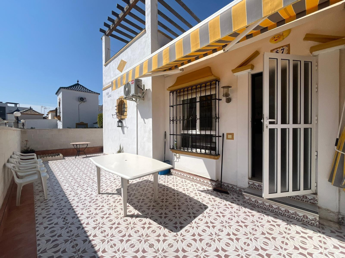 Villa in Residencia los Altos - view 1