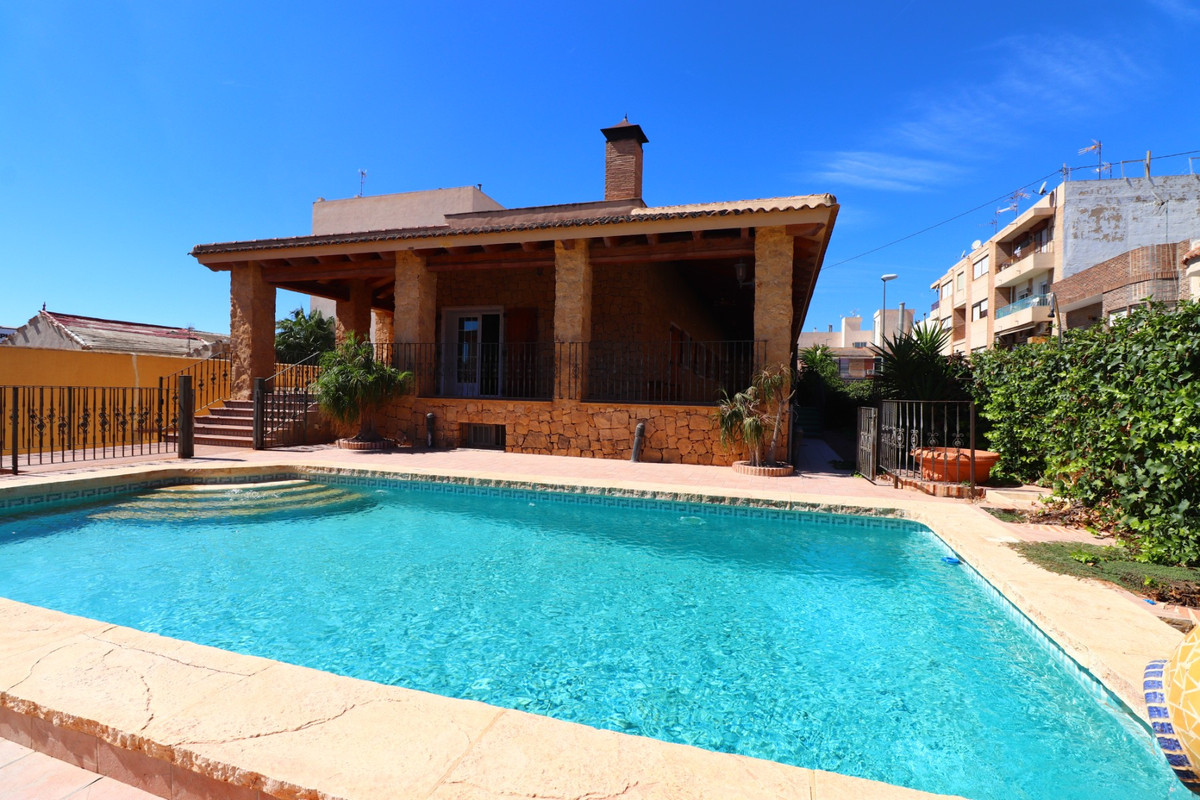 Villa in Formentera del Segura - view 1